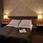 酒店 Pod Rozami Jedlnia-Letnisko