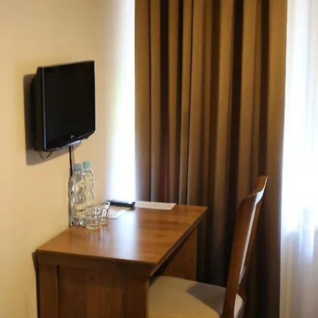 Hotel Pod Rozami Jedlnia-Letnisko