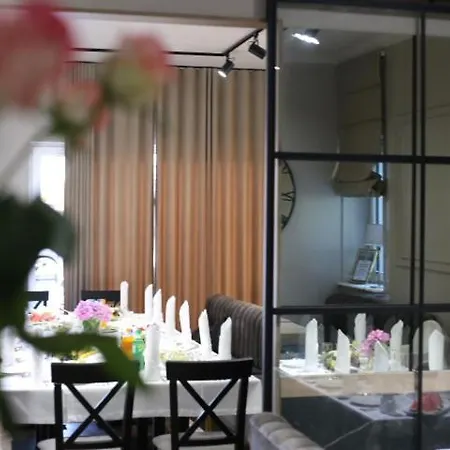 Pod Różami Jedlnia-Letnisko