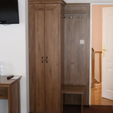 Pod Rozami Hotell 2*