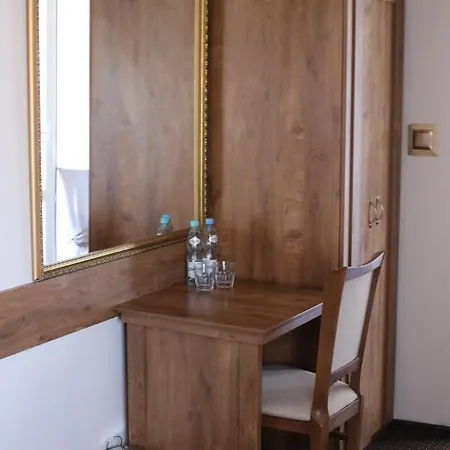 Pod Rozami Hotell