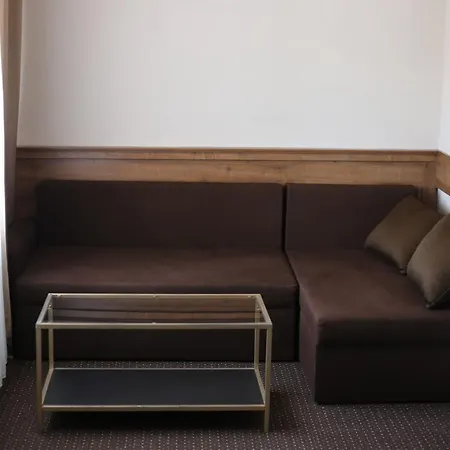 Hotell Pod Rozami Jedlnia-Letnisko