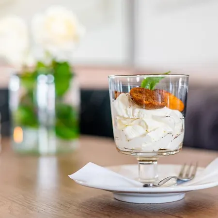 Hotel Pod Różami 2*