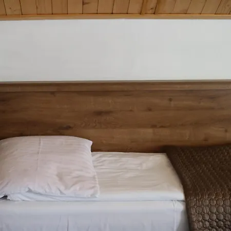 Hotell Pod Rozami Jedlnia-Letnisko