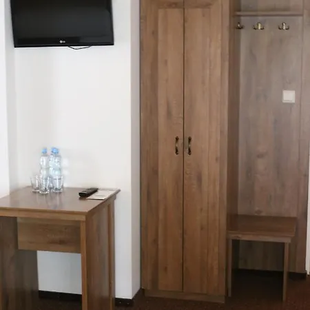 Pod Rozami Hotell