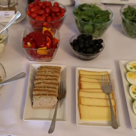 Pod Rozami Hotell Jedlnia-Letnisko