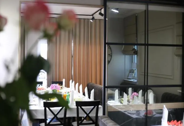 Pod Różami Jedlnia-Letnisko