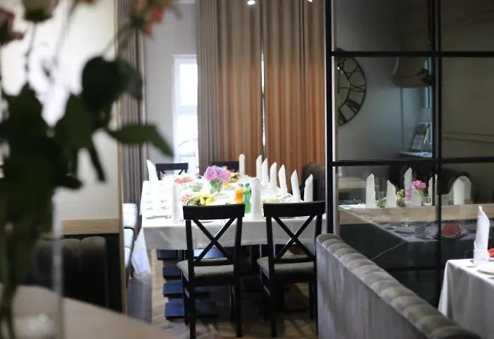 Pod Różami Jedlnia-Letnisko